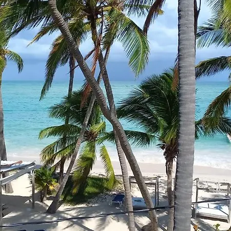 Private Room Overlooking The Beach